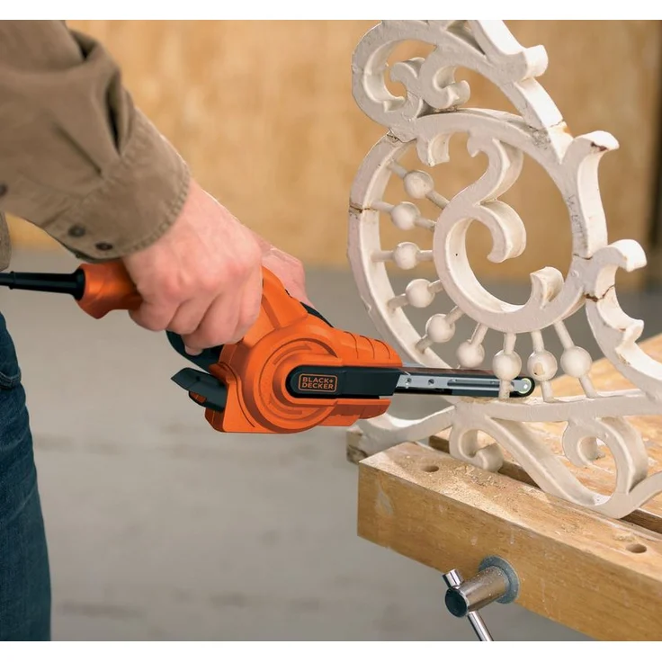 Black und Decker Bandschleifer KA900E 350 W 1400 U-min 2,5 kg mit Absaugung Schleifmaschine für Holz, Metall, Stein, Gips, Keramikfliesen & Kunststoff Zum Schleifen, Feilen, Schärfen und Entrosten Bandmaße: 451 x 13mm – Bild 3