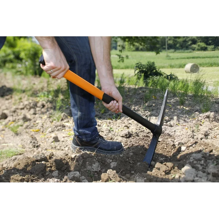 Fiskars geschmiedete Kreuzhacke, Länge: 90 cm, Gewicht: 2,95 kg, Geschmiedeter Stahl-Kopf-Glasfaserverstärkter Kunststoff-Griff, Schwarz-Orange, 200, 1001733 – Bild 2