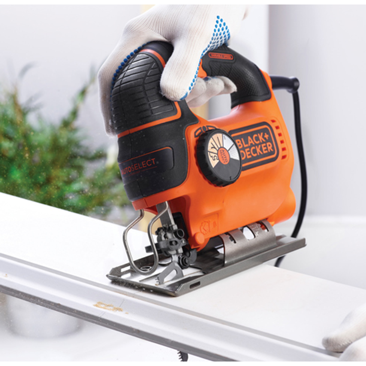 Black & Decker Stichsäge (620W, mit AutoSelect, max. 90 mm Schnitttiefe, Softgriff, Sight-Linie, Schutzbügel, Sägeblasfunktion, inkl. Geradschnitt- und Holzsägeblatt) KS901SEK – Bild 4