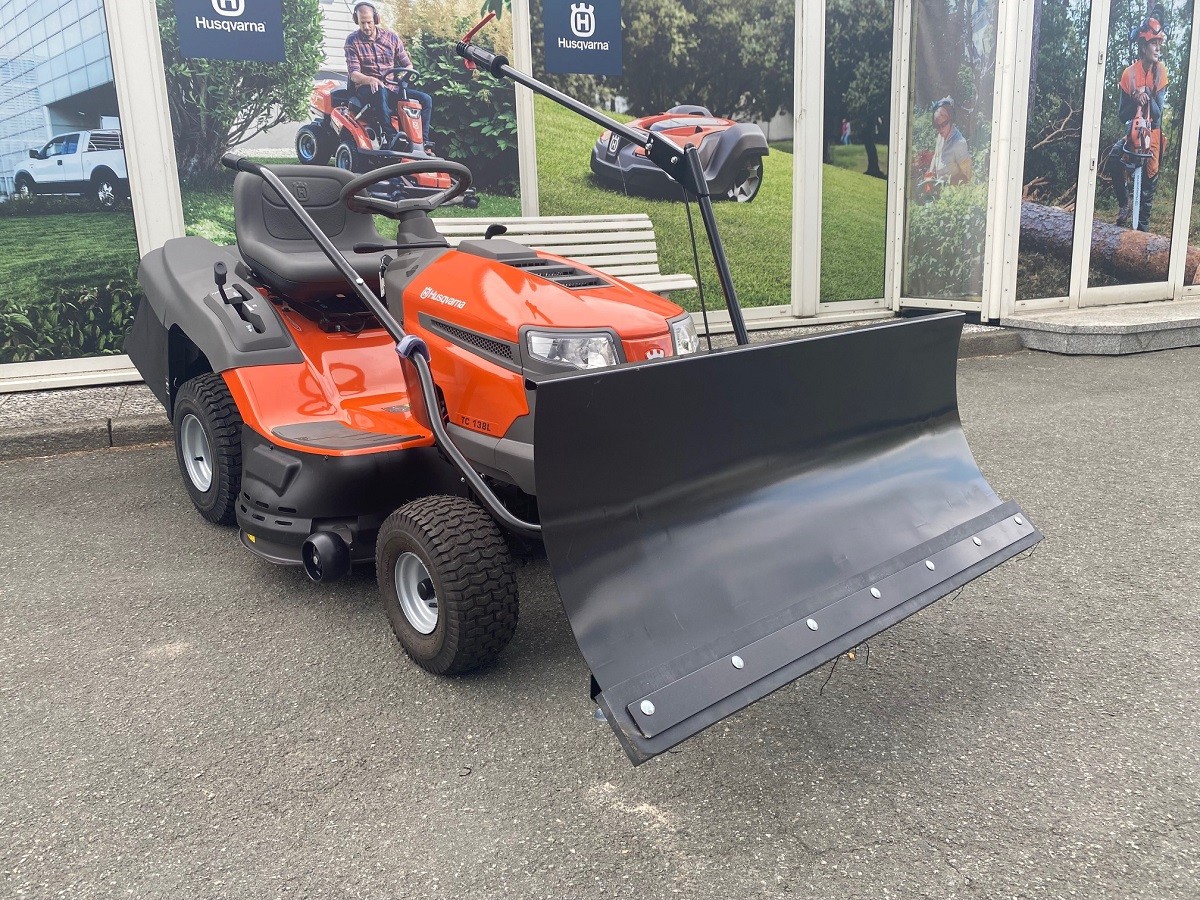 HUSQVARNA Rasentraktor TC 138L Winterpaket 120Plus Tests, Infos & Preisvergleich Testsieger.de