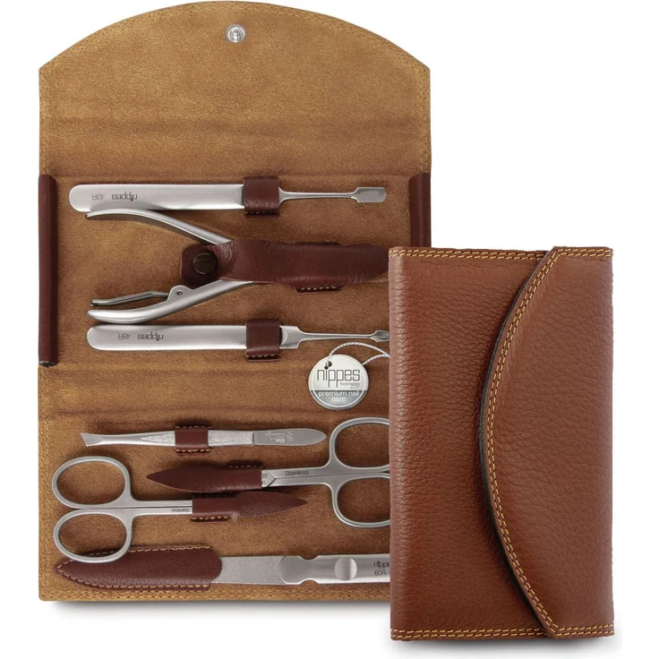 Nippes Classic Maniküre-Set braun, inkl. Hautschere, Nagelschere, Saphirfeile, Pinzette, Reiniger, Nagelhautschieber & aus rostfreiem Stahl, Rindleder-Etui – Bild 1