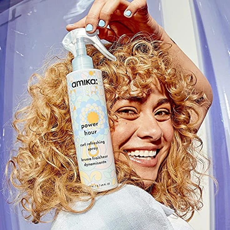 amika Power Hour Curl Refresh Spray, 200 ml Lockenspray für welliges, lockiges & krauses Haar, Anti-Frizz & Feuchtigkeits-Boost, vegan – Bild 5