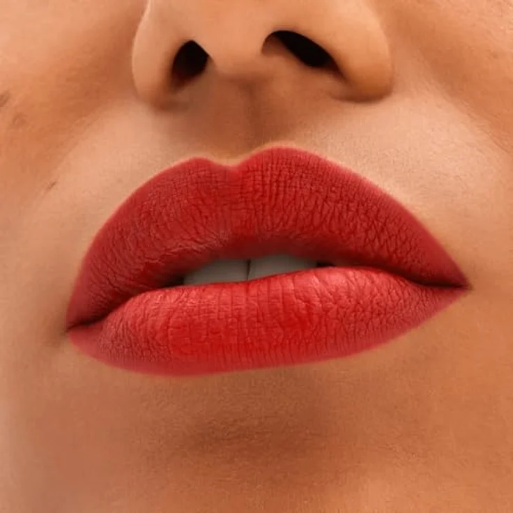 MAC Cosmetics Locked Kiss 24h Lipstick, langanhaltender Lippenstift mit mattierendem Effekt, Farbton Gutsy, 1,8 g – Bild 3