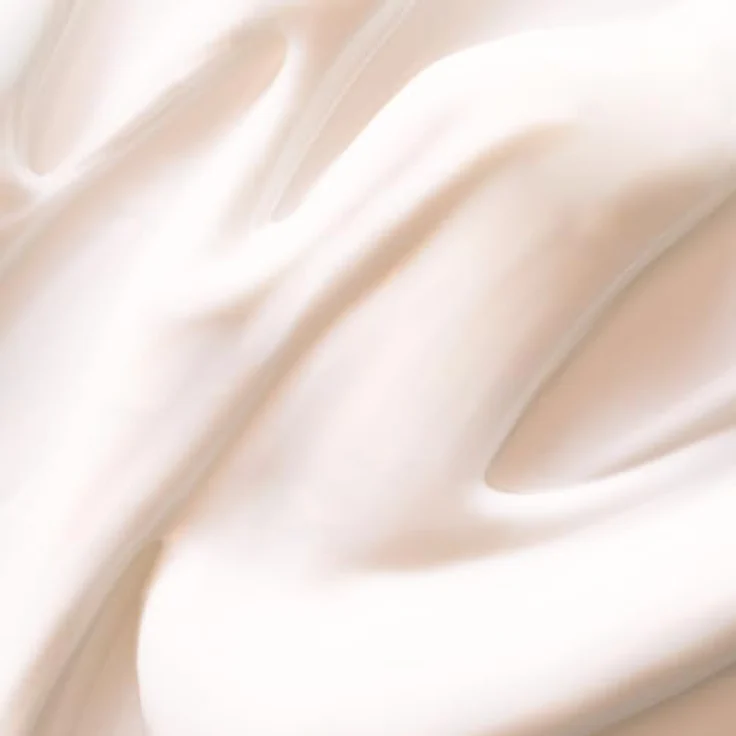 LUMENE Nordic-C [VALO] Glow Renew Nachtcreme mit Vitamin C und Hyaluronsäure, Vegan 50ml in biobasiertem Kunststofftiegel, strahlender Teint am Morgen – Bild 3