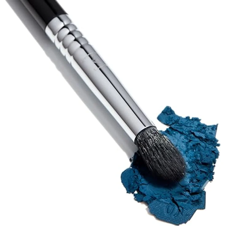 Sigma Beauty E45 Blending Brush, abgewinkelter Lidschattenpinsel mit ultraweichen Synthetikborsten für präzisen Farbauftrag und nahtloses Verblenden – Bild 4