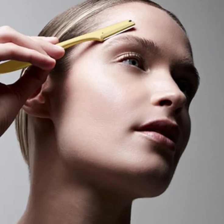 Zwilling Beauty Dermaplaning-Rasierer für das Gesicht, 2-in-1 mit Präzisionskappe und Edelstahlklingen, gold – Bild 3