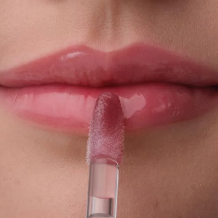Catrice Shine Supreme Lippenöl, 4 ml mit nahrhaftem Effekt in Farbton 040 Cherry Lush, spendet Feuchtigkeit und verleiht langen Glanz – Bild 3