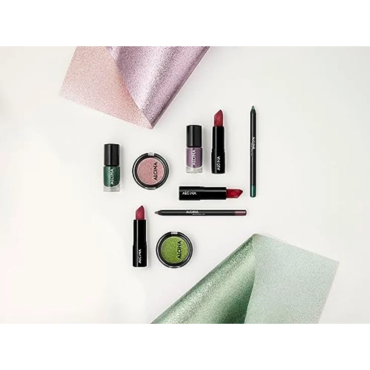 ALCINA Nail Colour magic green - 1x5ml - einfaches, streifenfreies Auftragen - brillante, intensiv deckende u. langanhaltende Nägel - grüner Nagellack mit Glitzerpartikel - deckend - Metallic-Finish – Bild 4