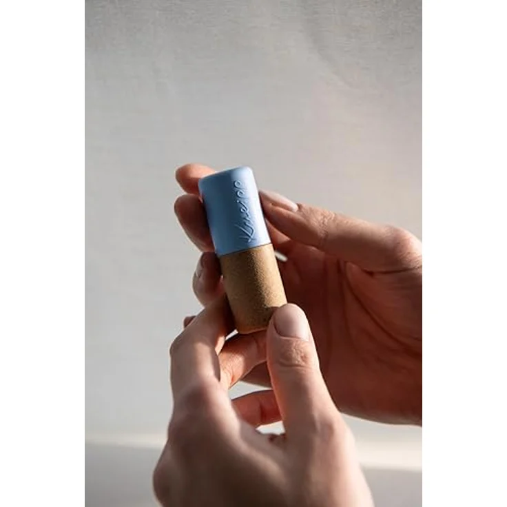 Kneipp Lippenpflege Hyaluron, Pflegebalsam für trockene Lippen mit Bio Jojobaöl und Bio Sheabutter, 4,7 g – Bild 4
