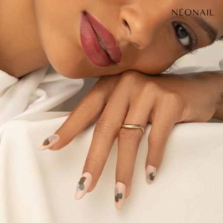 NEONAIL Unwritten Canvas Oil Paint Gel Effect, Kunstnägel in erdigem Braun, 5 g mit mattiertem Finish und strukturierter Oberfläche – Bild 6