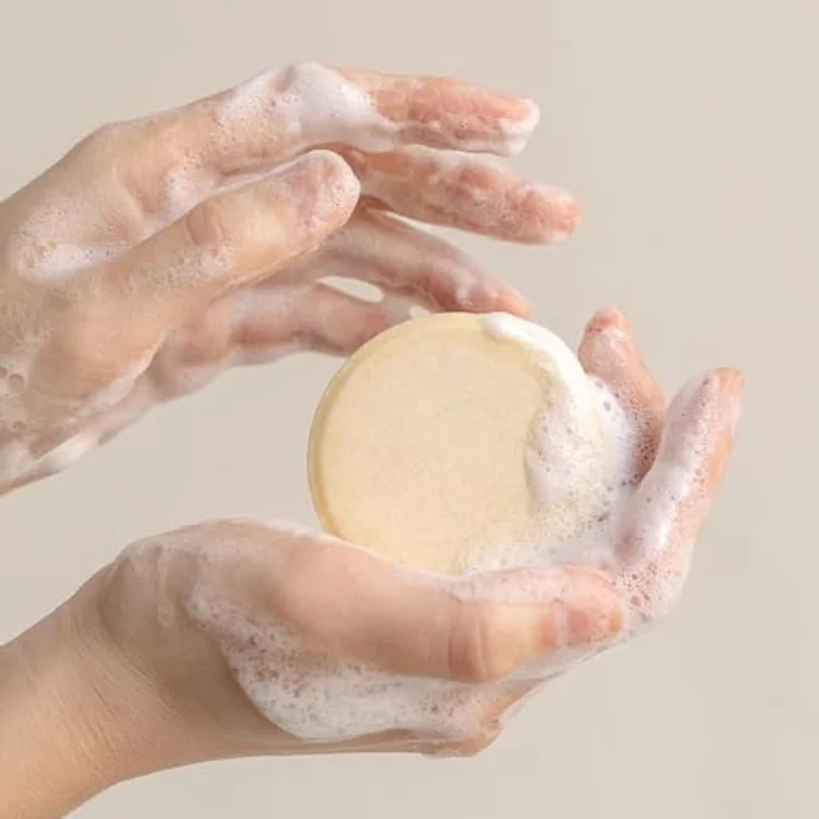 lavera Feste Duschseife Basis Sensitiv - Hydro Feeling 2in1, vegane Körper- und Haarreinigung, 50g – Bild 4