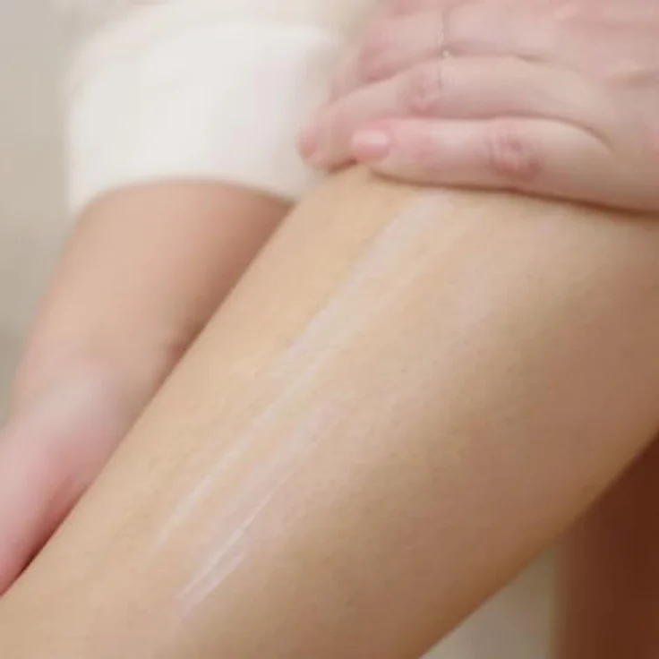 Topicrem Mela Lightening Ultra-Moisturizing Milk 200 ml, Bodylotion - Pflegt und schützt die Haut – Bild 2