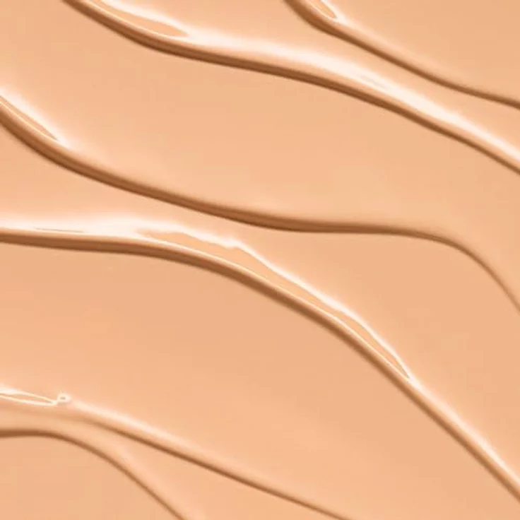 essence BRIGHTEN UP! Perfecting Primer, flüssiger Make-up Primer in 02 Beige, 20 ml, vegan und glättend – Bild 3