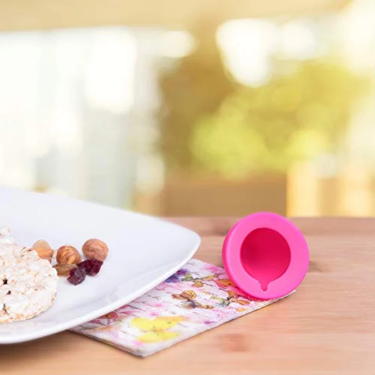 Intimina Lily Cup B Menstruationstasse, 32 ml, umweltfreundlich, hypoallergen, geeignet für Sport und Schwimmen – Bild 8