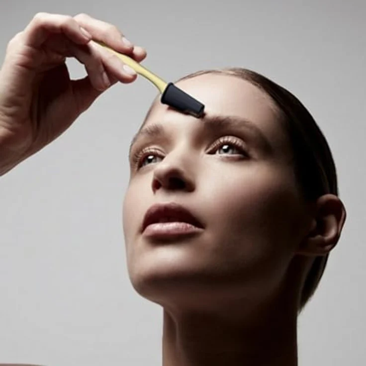 Zwilling Beauty Dermaplaning-Rasierer für das Gesicht, 2-in-1 mit Präzisionskappe und Edelstahlklingen, gold – Bild 4