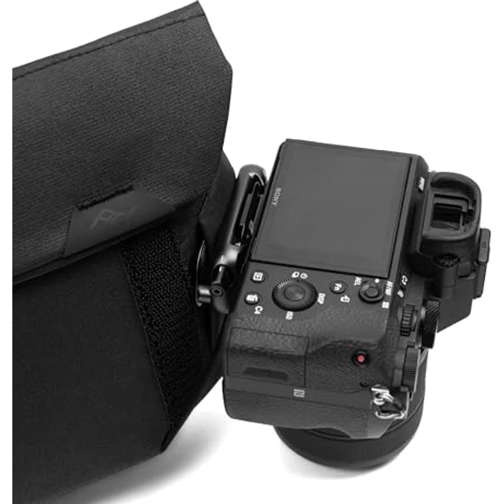 Peak Design Field Pouch Zubehörtasche (Black V2) BP-BK-3, erweiterbar von 1,5 l auf 3 l, wetterfest, mit verstellbarem Tragegurt und durchdachter Innenorganisation – Bild 5