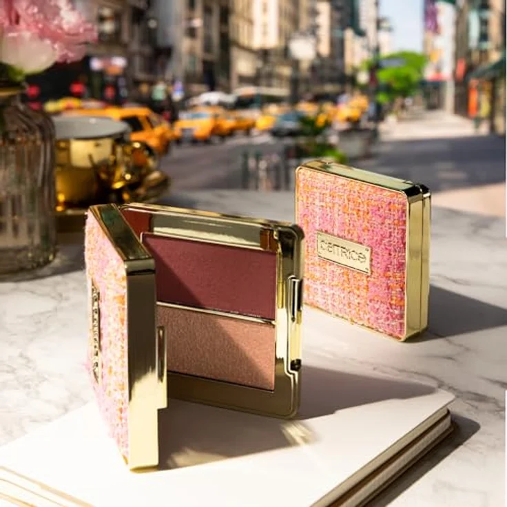 Catrice SPRING AND THE CITY Eye & Cheek Glow Complex Blush 6,4 g C02, Cherry Glow & Skyline Views - 2-in-1 Palette mit Highlighter und semi-mattem Blush – Bild 5