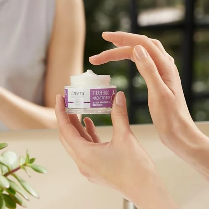 lavera Straffende Nachtpflege, 50 ml - mit Green Lift Complex und Hyaluron, für ein jugendliches Hautbild – Bild 4