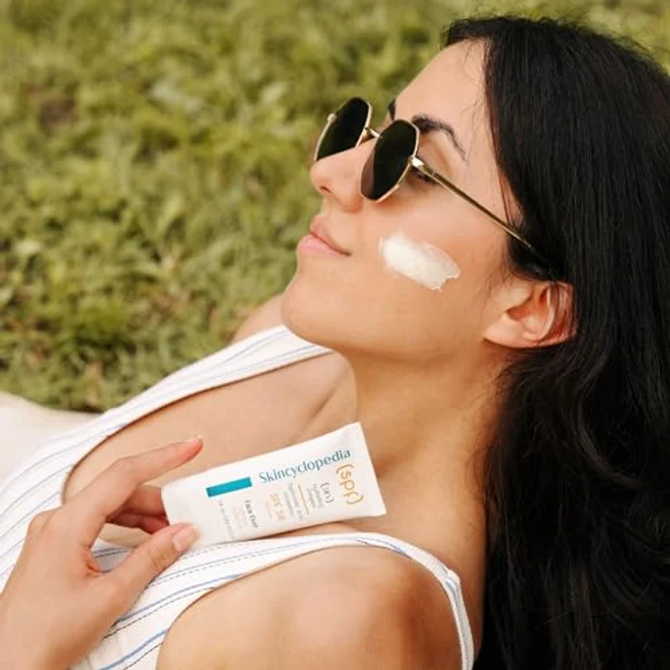 Skincyclopedia LSF 50 Sonnencreme, Hyaluron Sonnenfluid mit Ceramiden und Centella Asiatica, Sun Protection Face Fluid SPF 50, UVA und UVB, Sonnenschutz mit hohem Breitspektrumschutz, 50ml – Bild 5
