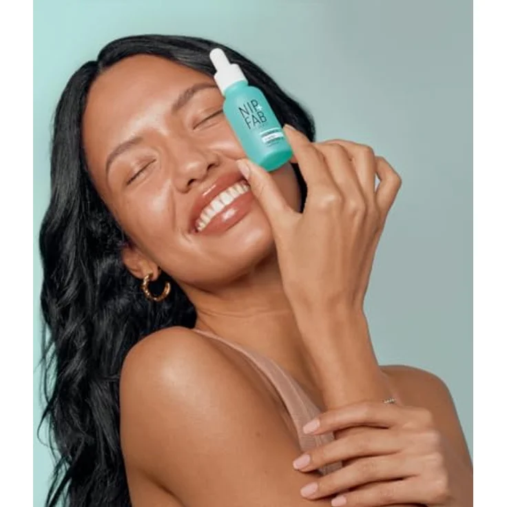 Nip+Fab Hyaluronic Fix Extreme4 2% Hydration Concentrate, 30ml - Ultra leichte Feuchtigkeitstropfen mit Hyaluronsäure für sichtbar aufgepolsterte und hydratisierte Haut – Bild 4