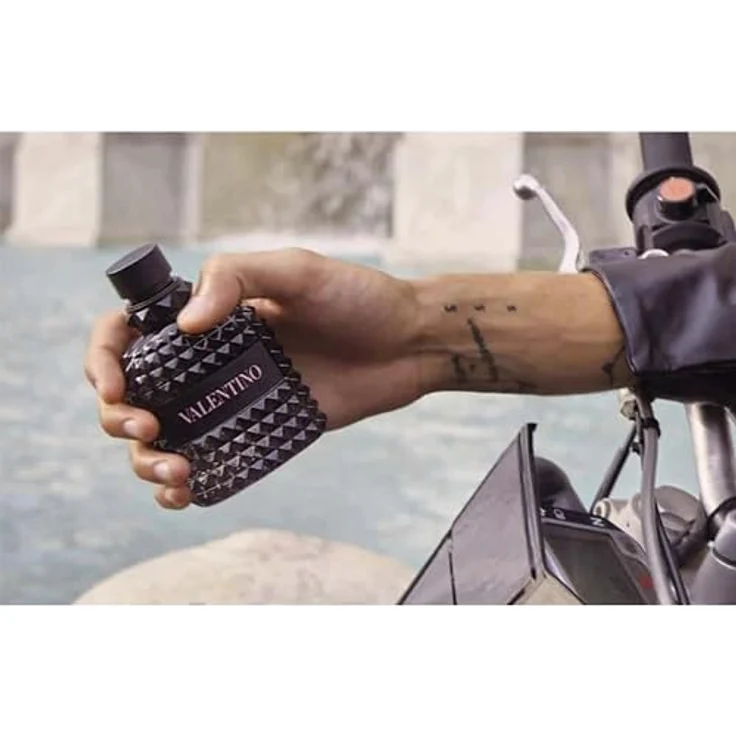 Valentino Uomo Born in Roma Eau de Toilette (EdT) Herrenduft 50 ml Duftfamilie: holzig, würzig, frisch – Bild 6