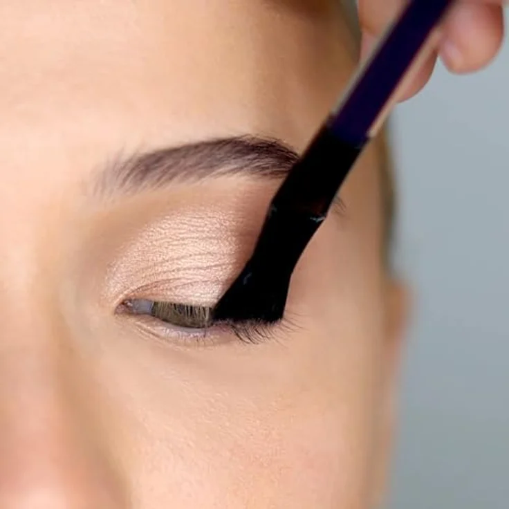 KEVYN AUCOIN Angeled Fan Mascara Brush, gewinkelte Fächerbürste für voluminöse Wimpern ohne Klümpchen – Bild 4