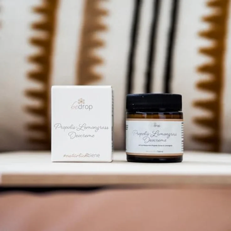 bedrop Propolis Deo Creme Lemongrass, Deocreme ohne Aluminium-Salze, Creme Deodorant natürlich, Peelingeffekt für eingewachsene Haare nach Rasur, Sheabutter & Mandelöl 30ml (3x 30ml im Sparset) – Bild 3