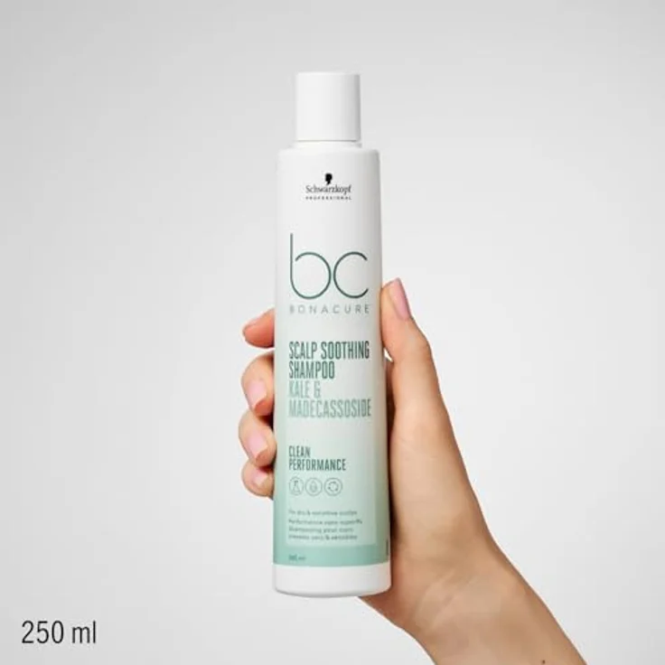 Schwarzkopf Professional Bonacure Soothing Shampoo Beruhigend Für Trockene Empfindliche Kopfhaut Superfood Grünkohl Madecassoside Hydratisierend Reinigend Vegane Formel Antientzündlich 250 ml – Bild 2