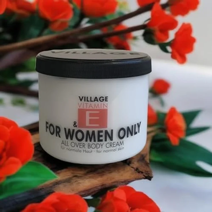 Village Vitamin E For Women Only Bodycream 500 ml, pflegende Bodylotion mit hochwertigen Ölen und zarter Duftnote, Made in Germany – Bild 2