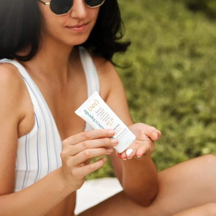 Skincyclopedia LSF 50 Sonnencreme, Sonnenfluid für das Gesicht mit Niacinamide und Teebaum gegen Pickel, SPF 50 Sun Protection Face Fluid, UVA und UVB, Sonnenschutz mit hohem Breitspektrumschutz, 50ml, Anti Pickel Sun Protection Face Fluid, 50ml – Bild 3