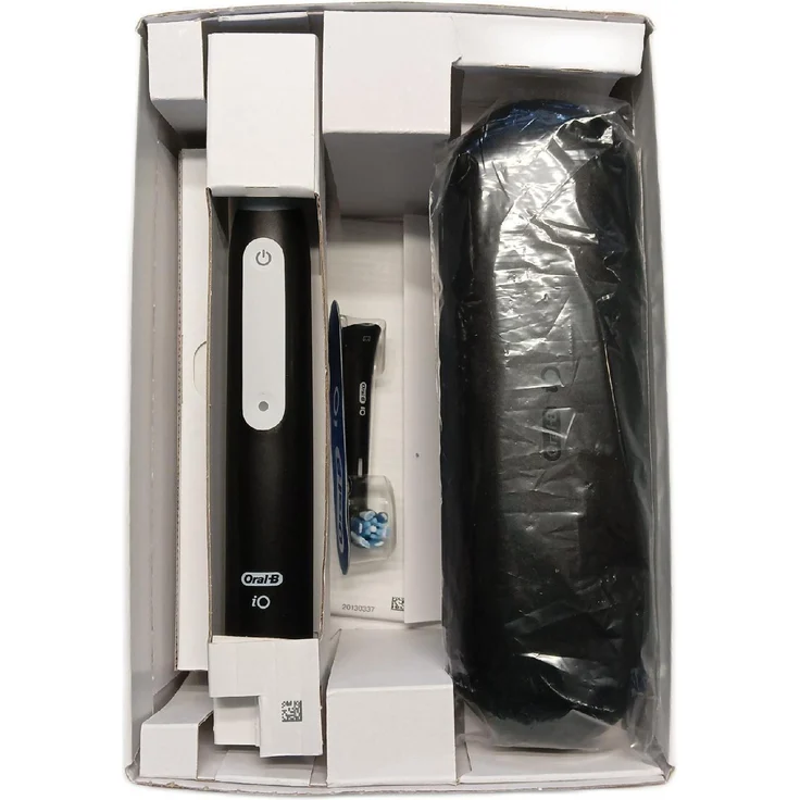 Braun Oral-B iO 3, Elektrische Zahnbürste mit oszillierendem Bürstenkopf, schwarz, inklusive Reiseetui und Zahnpasta
