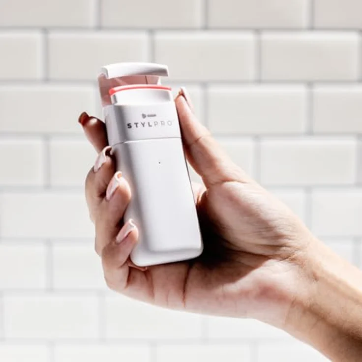 StylPro Hot Lash, Beheizte Wimpernzange mit sanfter Wärme, inklusive Reiseetui und Batteriestandsanzeige – Bild 4
