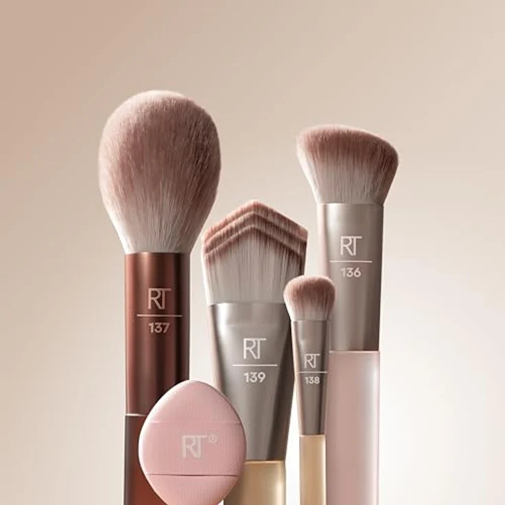 Real Techniques New Nudes Blurred Base Kit, Make-up Pinselset mit 5 hochwertigen Pinseln und veganem Schwämmchen – Bild 5