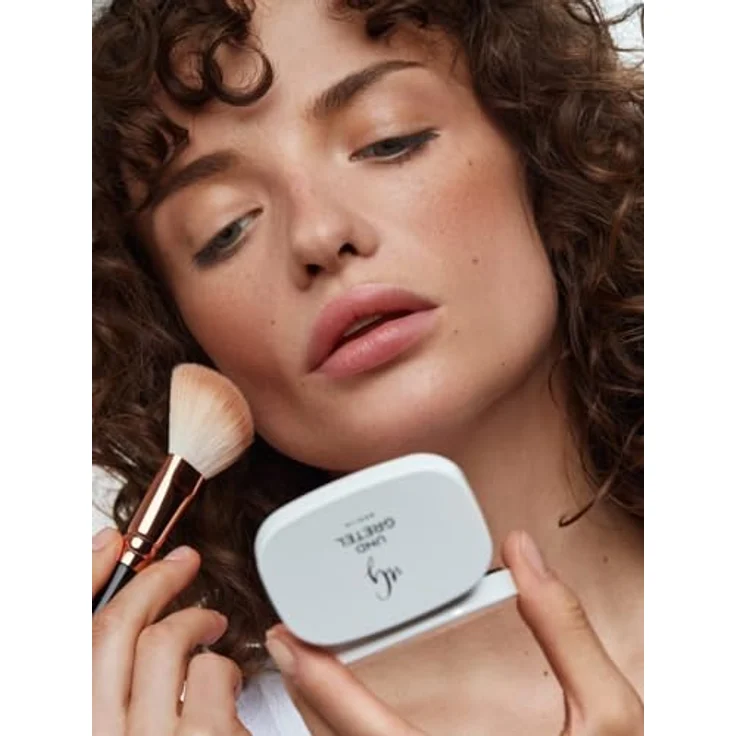uG UND GRETEL BERLIN ILGE Translucent Setting Powder Tanned 02 - 6,5 g - Mittelbraunes Puder mit Kamillenextrakt und Avocadoöl – Bild 4