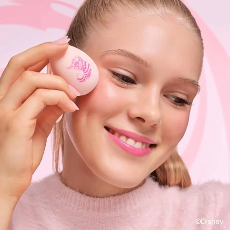 essence Disney Alice in Wonderland Farbwechsel Make-up Schwamm, Nr. 01, vegan, nanopartikel-frei, 1er Pack – Bild 3