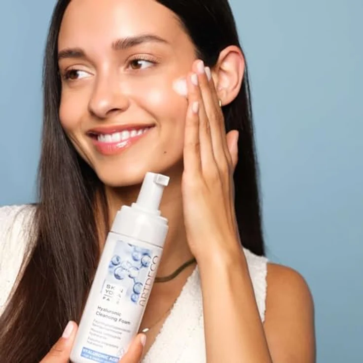 ARTDECO Hyaluronic Cleansing Foam, Feuchtigkeitsspendendes Reinigungsmousse mit Hyaluronsäure und Glycerin, 150 ml – Bild 4