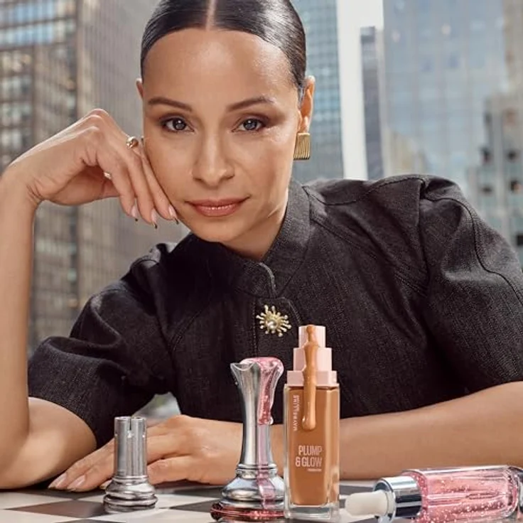 MAYBELLINE NEW YORK Lifter Plump & Glow, aufhellendes Make-up für einen natürlichen Look, Farbton 110, 30 ml – Bild 19
