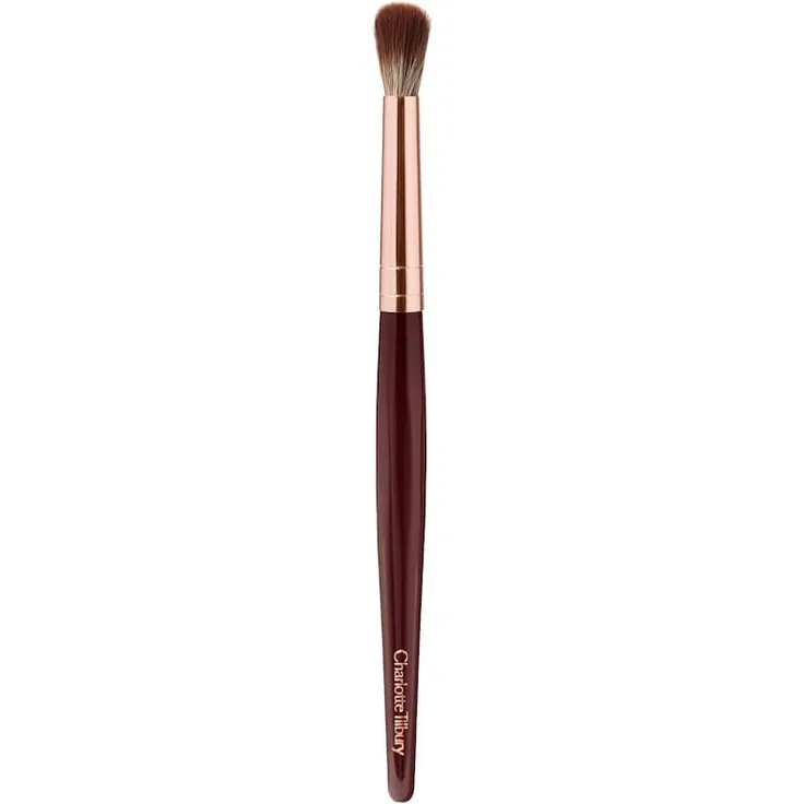 Charlotte Tilbury Eye Blender Brush, Lidschattenpinsel für rauchige Augen-Looks, ergonomischer Holzgriff