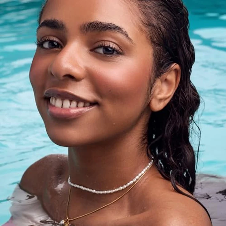 Essence Disney THE LITTLE MERMAID Bouncy Plump Hydrating Dewy Spray Primer 50 ml 01 - MAKE A SPLASH, strahlendes Gel-Spray für ein dewy Finish – Bild 4