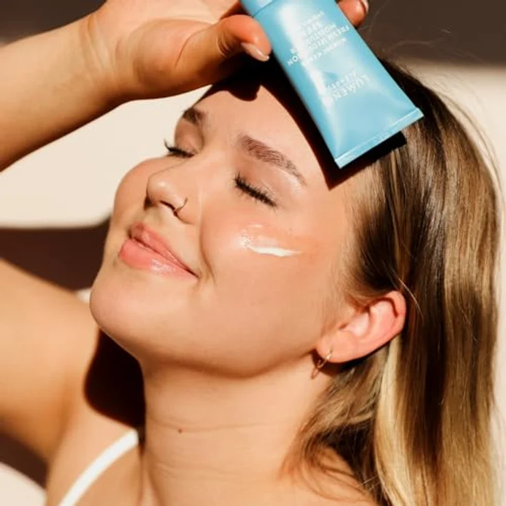 LUMENE Nordic Hydra [LÄHDE] Leichte Feuchtigkeitscreme mit SPF50 und PA++++ Gegen UVB/UVA-Strahlen, Vegan 50 ml, Hautpflege für intensive Feuchtigkeit und Sonnenschutz – Bild 3