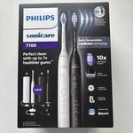 Philips Sonicare Elektrische Zahnbürste Series 7100 HX7429/02, mit Andruckkontrolle, 7 Putzeinstellungen, inkl. Reiseladeetui