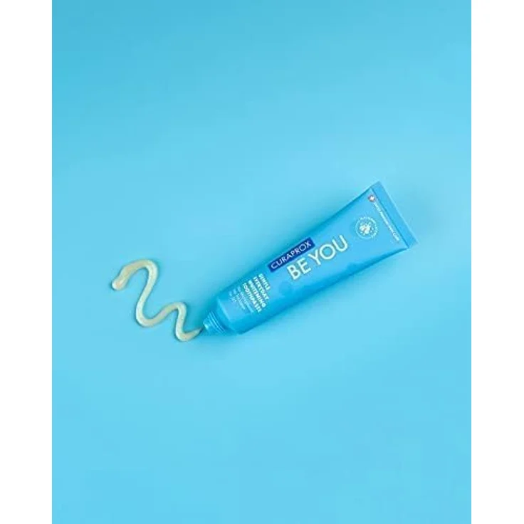 Curaprox Be You Brombeere Whitening-Zahnpasta mit Geschmack von Brombeere und Süßholz, mit Menthol, vegan, 950 ppm Fluorid, RDA 50, blau, 60 ml – Bild 4