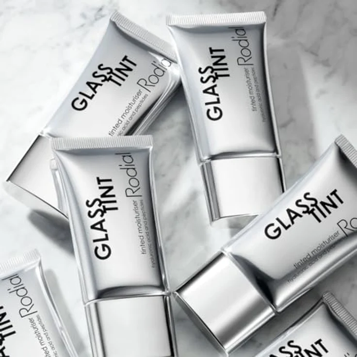 Rodial Glass Tint Moisturiser, getönte Tagescreme für Damen, Farbton 1 Capri, 30 ml, korrigiert Rötungen und pflegt die Haut – Bild 6