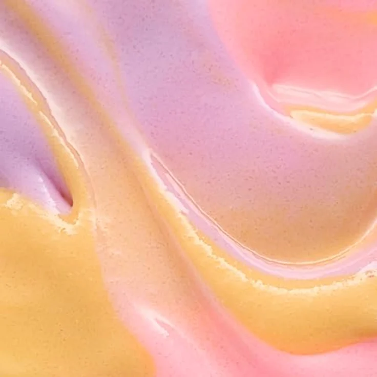 essence LIP swirl sugar scrub Nr. 01, Lippenpeeling mit Sheabutter, pflegend und exfolierend, vegan, ohne Parabene und Mikroplastik, 3er Pack (3x8g), Mehrfarbig – Bild 3