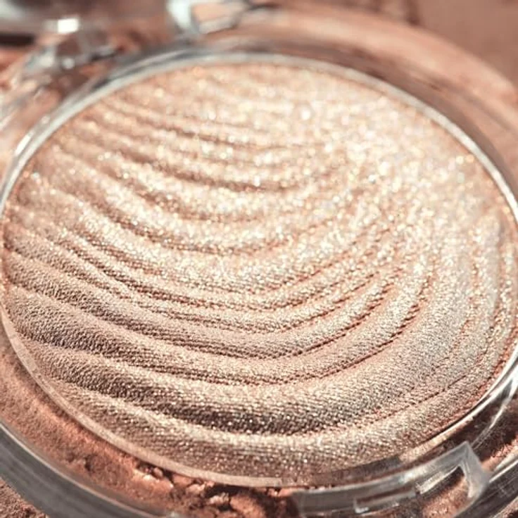 Catrice Aura Glam Bouncy Highlighter, Highlighter 6.4 g, Farbton 010 Moonlit Sand, lichtreflektierende Pigmente – Bild 6