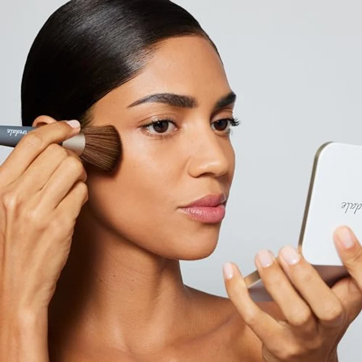 jane iredale Pro Series The Handi Brush, Mittlerer Teintpinsel für kontrolliertes und gleichmäßiges Puder-Make-up, vegan, tierversuchsfrei – Bild 3