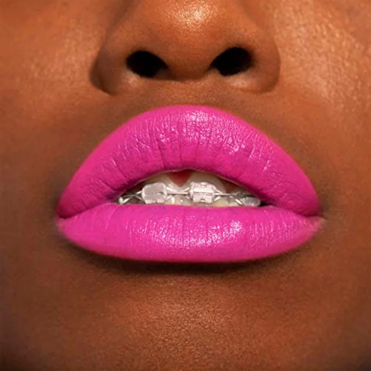 3INA The Lipstick Lippenstift, hohe Deckkraft, 4,5 g, Nr. 371 - Doll Pink, Soft-Touch-Magnetverpackung – Bild 2