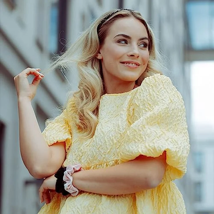 invisibobble Haargummi Schwarz Scrunchie Dusk till Dawn, Haargummis starker Halt für Mädchen & Damen, Scrunchies Samt Schwarz, designed im Herzen Münchens – Bild 5