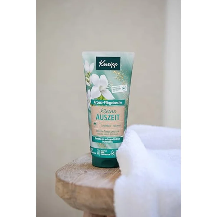 Kneipp Aroma-Pflegedusche Kleine Auszeit, Feuchtigkeitsspendend mit Sandelholz und Patchouli, 200ml, vegan, ohne Mikroplastik – Bild 3