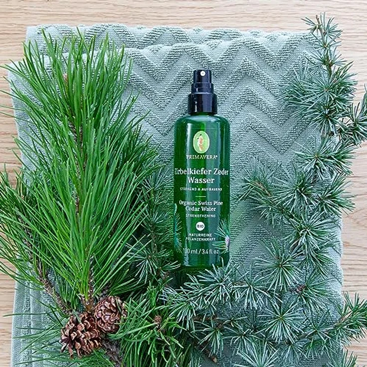 PRIMAVERA Pflanzenwasser Zirbelkiefer Zederwasser bio 100 ml - naturreine Pflanzenkraft – Glasflasche – Hydrolat, Körperspray, Aromatherapie – erdend – vegan – Bild 4